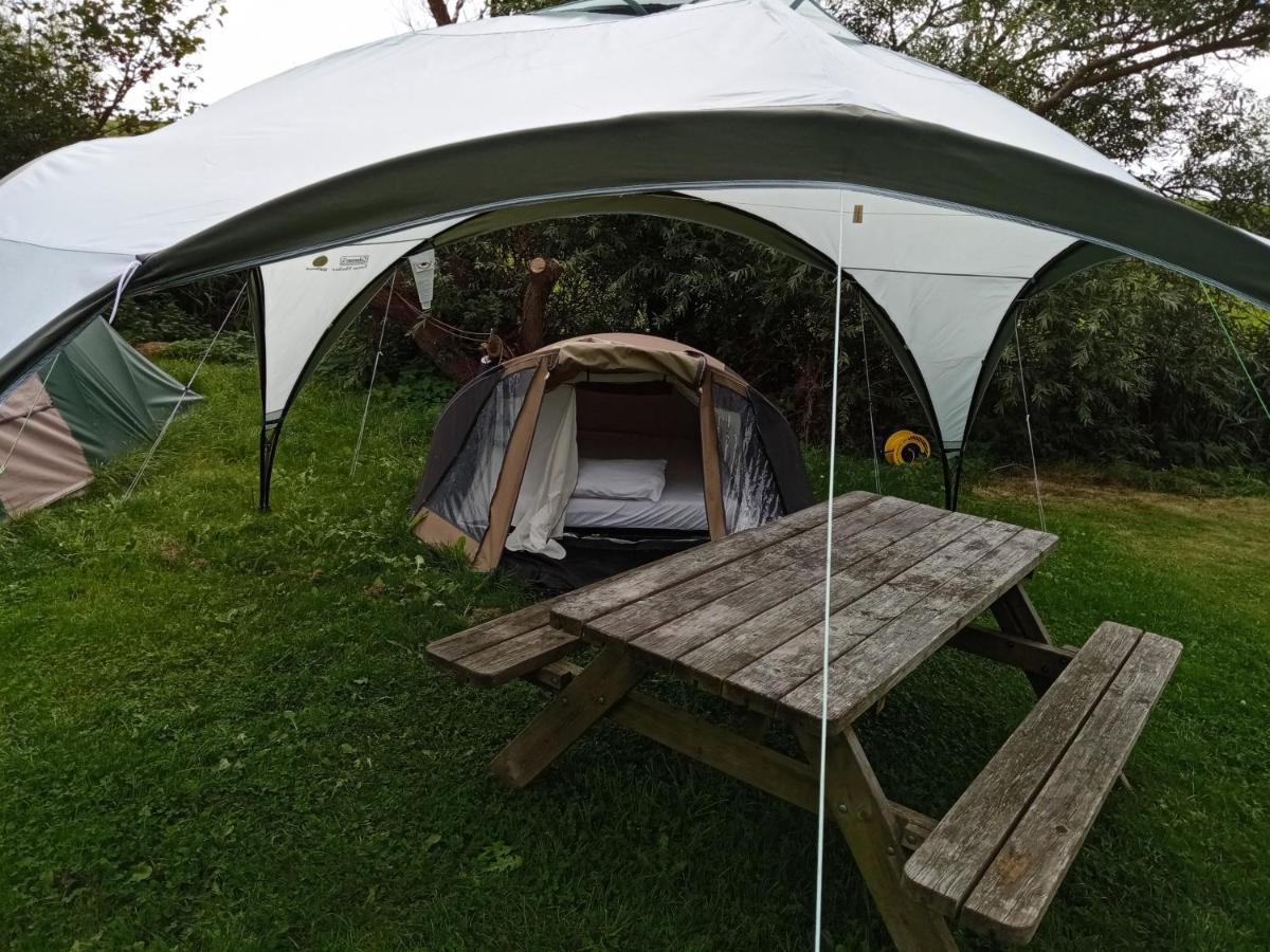 Basic 2P Tent Sotterum Hotell Kornwerd Eksteriør bilde